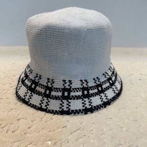 Trendz Bucket Hat White & Black checkered